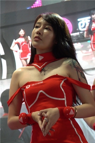 查看完整内容：4K 红色短裙美女showgirl [996 MB]（视频版） - 共6张图片