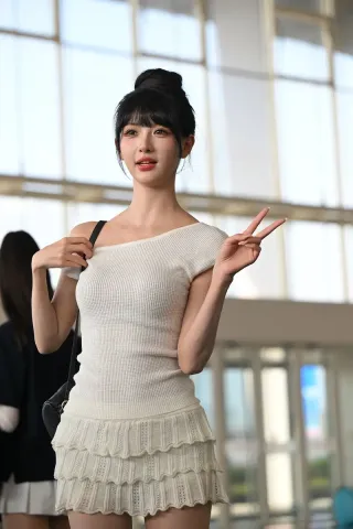 白色针织裙美女（完整版）