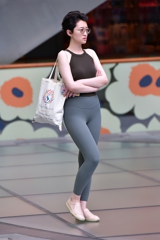 ★短发干练瑜伽裤美女