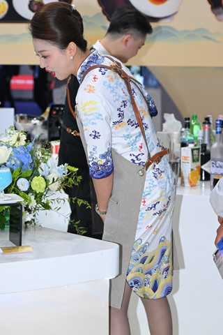 穿围裙-居家少妇的空姐呢哈哈（完整版）