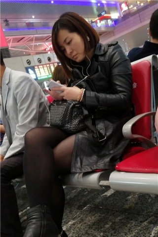 查看完整内容：4k-超性感黑丝长腿尖嘴皮靴知性大姐姐（视频版） - 共6张图片