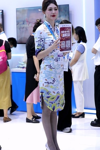 相机视频海航气质空姐灰丝高跟旗袍（视频版）