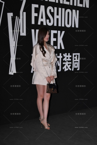 美腿美zu凉鞋时尚美女