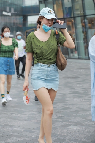 【玻璃街拍】性感的一步裙美女