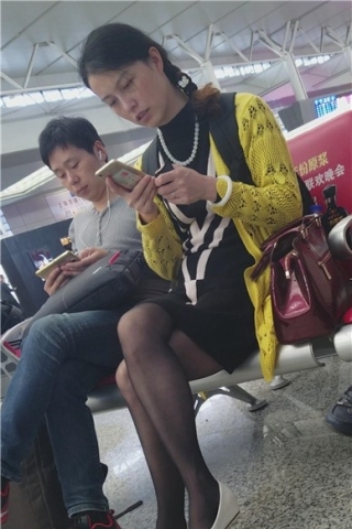 查看完整内容：4k-候车室拍摄美腿黑丝袜性感美女（视频版） - 共8张图片
