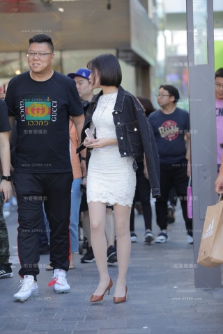 街拍包臀裙丝袜美女