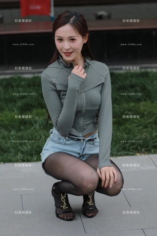 热裤黑丝高跟美女（城市版）（完整版）