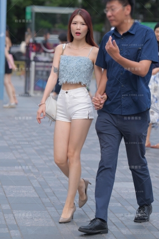 【红石赛帖】白色热裤美女