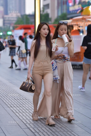 迷你的卡其色，热裤女生