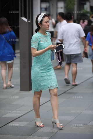 查看完整内容：绿裙** - 共12张图片