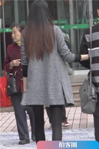 大街上一眼就看到了美女的黑丝，你说抢眼不（视频版）