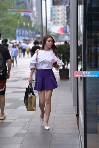 白色尖嘴高跟鞋