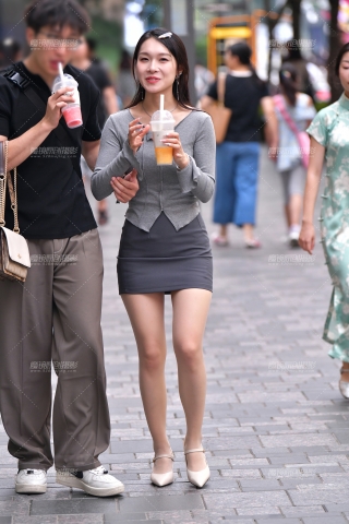 ★丝袜小高跟短裙美女