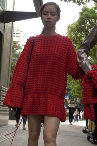 4K - 街拍红衣街拍美腿街拍美女 [644 MB/MP4]（视频版）