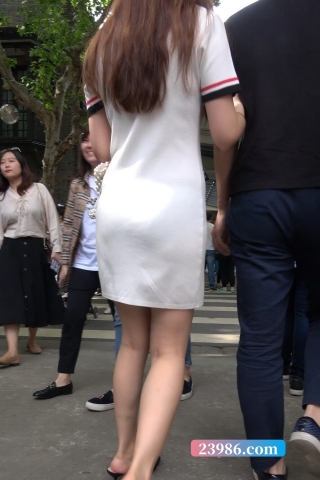 查看完整内容：4K - 短裙漂亮女友 [0.99 GB/MP4]（视频版） - 共10张图片