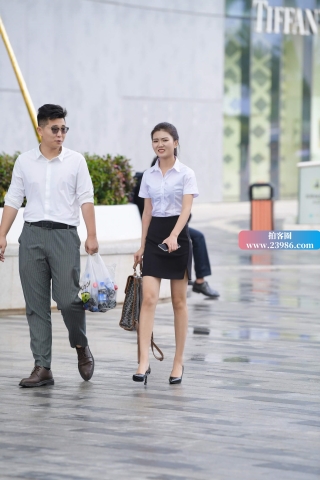 街拍白衬衫OL制服高跟美女