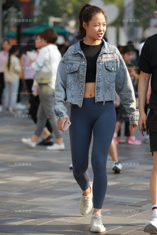 【玻璃赛帖】蓝色瑜伽裤美女