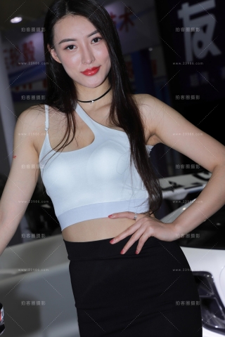 查看完整内容：白色抹胸 黑色短裙 - 共25张图片