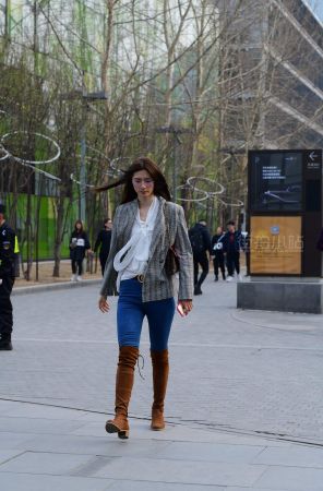 查看完整内容：街拍大长腿长靴牛仔美眉 - 共27张图片