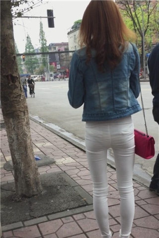 查看完整内容：街拍极品性感紫色高跟鞋美女等公 [1.02 GB]（视频版） - 共10张图片