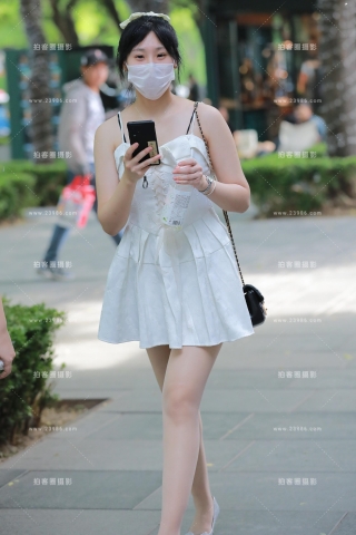 【玻璃街拍】白吊带裙