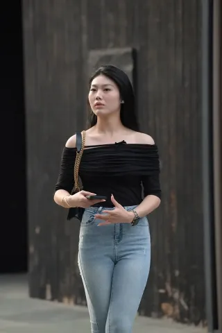清纯牛仔裤美女（完整版）