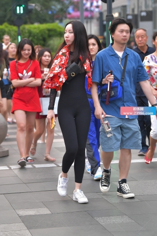 【视觉冲击赛贴】塑身连体服的小姐姐~比较罕见吧