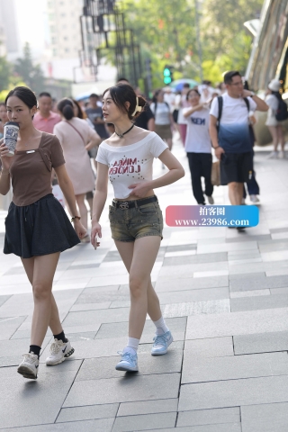 街拍小清新风热牛邻家小妹