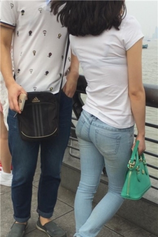 查看完整内容：花季少女的紧身蓝牛美臀 [215 MB]（视频版） - 共6张图片