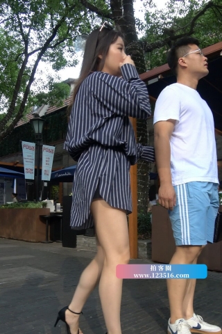 4K - 性感时尚高挑街拍高跟美女 [1.99 GB/MP4]（视频版）