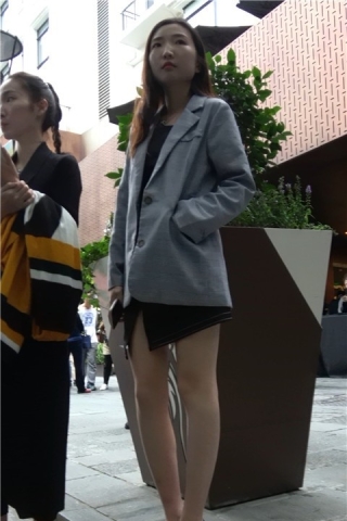 修直大长腿街拍高跟美女 [817 MB/MP4]（视频版）