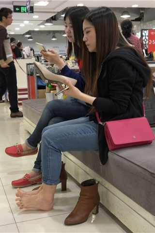 查看完整内容：紧身蓝牛小姐姐试鞋视频 [871 MB/MP4]（视频版） - 共8张图片