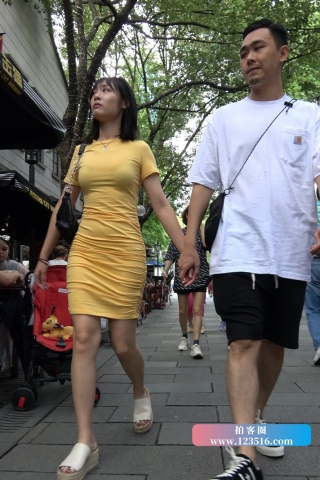 4K - 黄色包臀裙街拍美女 [2.22 GB/MP4]（视频版）