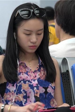 查看完整内容：时尚的黑色紧身裤松糕鞋美足mm [3.34 GB/MP4]（视频版） - 共13张图片