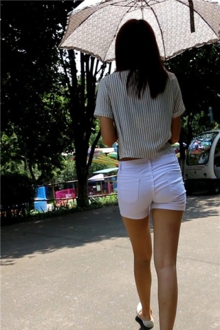 查看完整内容：白色高腰热裤学妹街拍美腿 [1.20 GB]（视频版） - 共6张图片