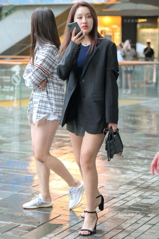 【街拍之魂赛帖】雨中依偎