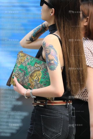 她应该有很多的是非吧？