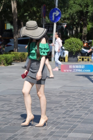 街拍性感美腿高跟美女