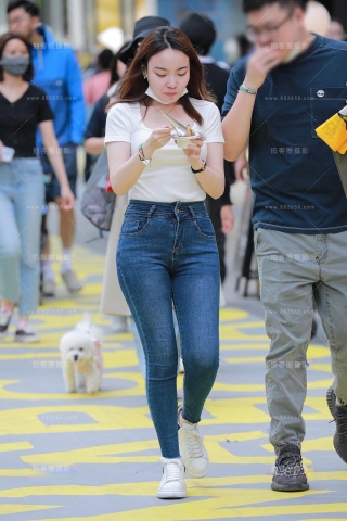 查看完整内容：蓝色牛仔裤女友 - 共27张图片