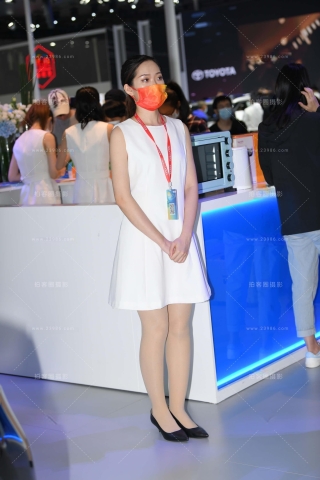 查看完整内容：成熟优雅的白裙礼仪咨客 - 共19张图片