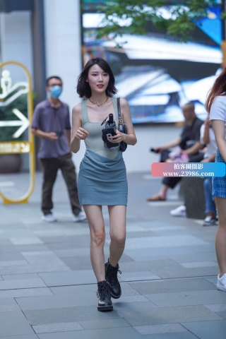 街拍气质短裙美女