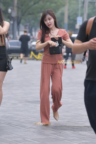 【红石赛贴】颜值很高的美女