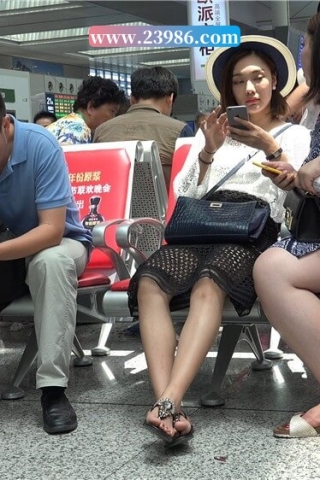 查看完整内容：4K - 有气质的凉鞋美足靓妹 [2.31 GB/MP4] （视频版） - 共9张图片