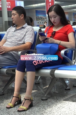 查看完整内容：阿迪达七分裤短丝袜凉高跟美女[3.23 GB/MP4]（视频版） - 共7张图片