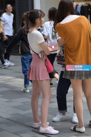 粉色百褶短裙小可爱妹纸