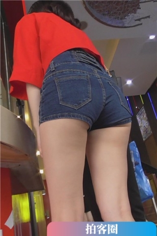 查看完整内容：性感美臀美腿美眉于男友逛街真开心 [357 MB]（视频版） - 共6张图片