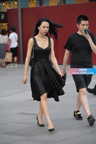 膝盖怎么受伤啦，真让人心疼。