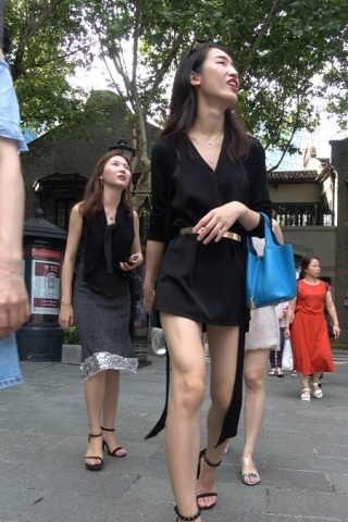 黑裙性感凉高跟美女笑得很开心 [1.10 GB]（视频版）