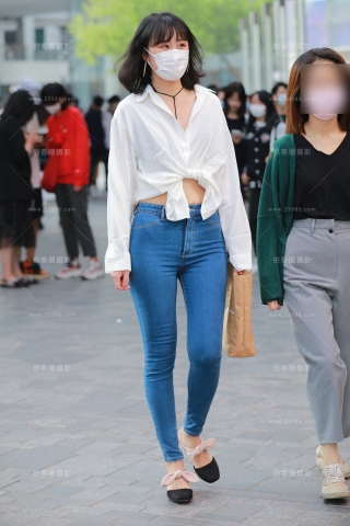 紧身牛仔裤小姐姐