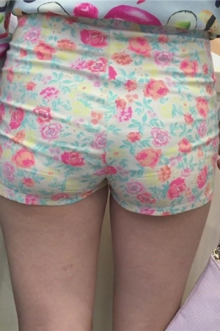 查看完整内容：超级丰臀碎花短裤美眉 [4.09 GB]（视频版） - 共8张图片